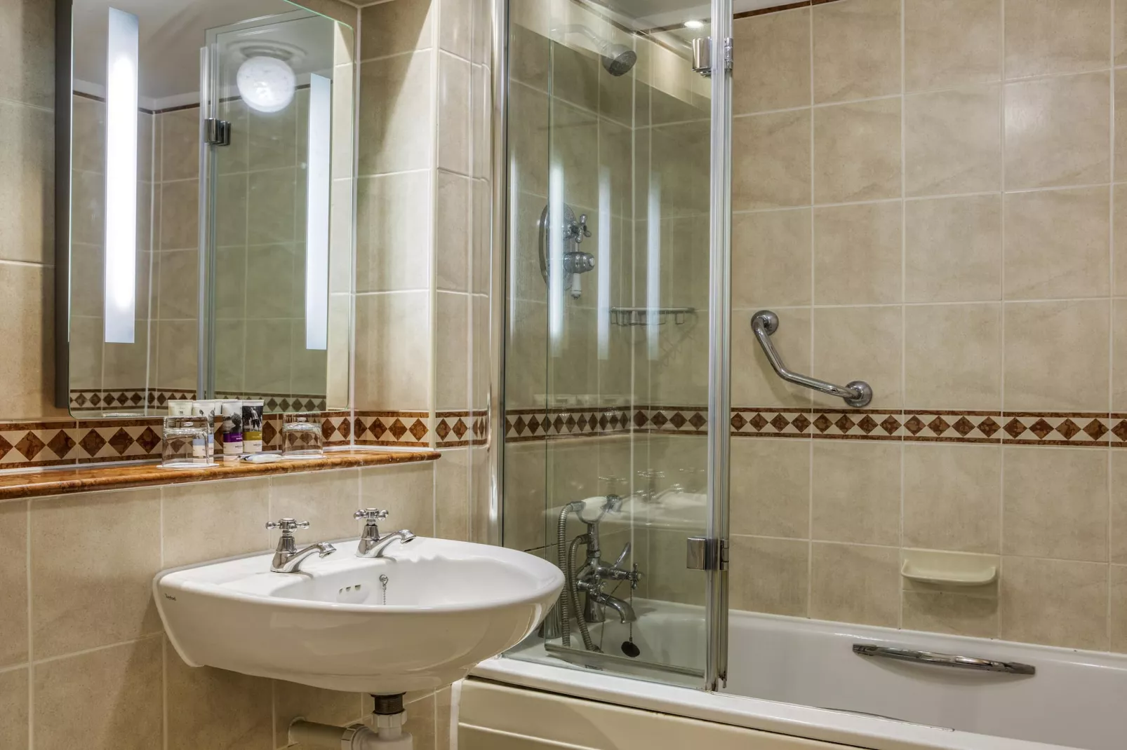 Classic Double Ex Mercure Winchester-Badkamer
