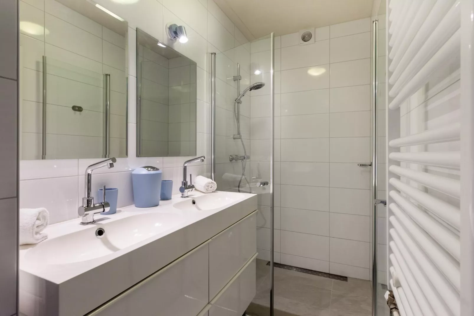 Appartement 'Duinoord' - Duinweg 117-12  Zoutelande-Badkamer