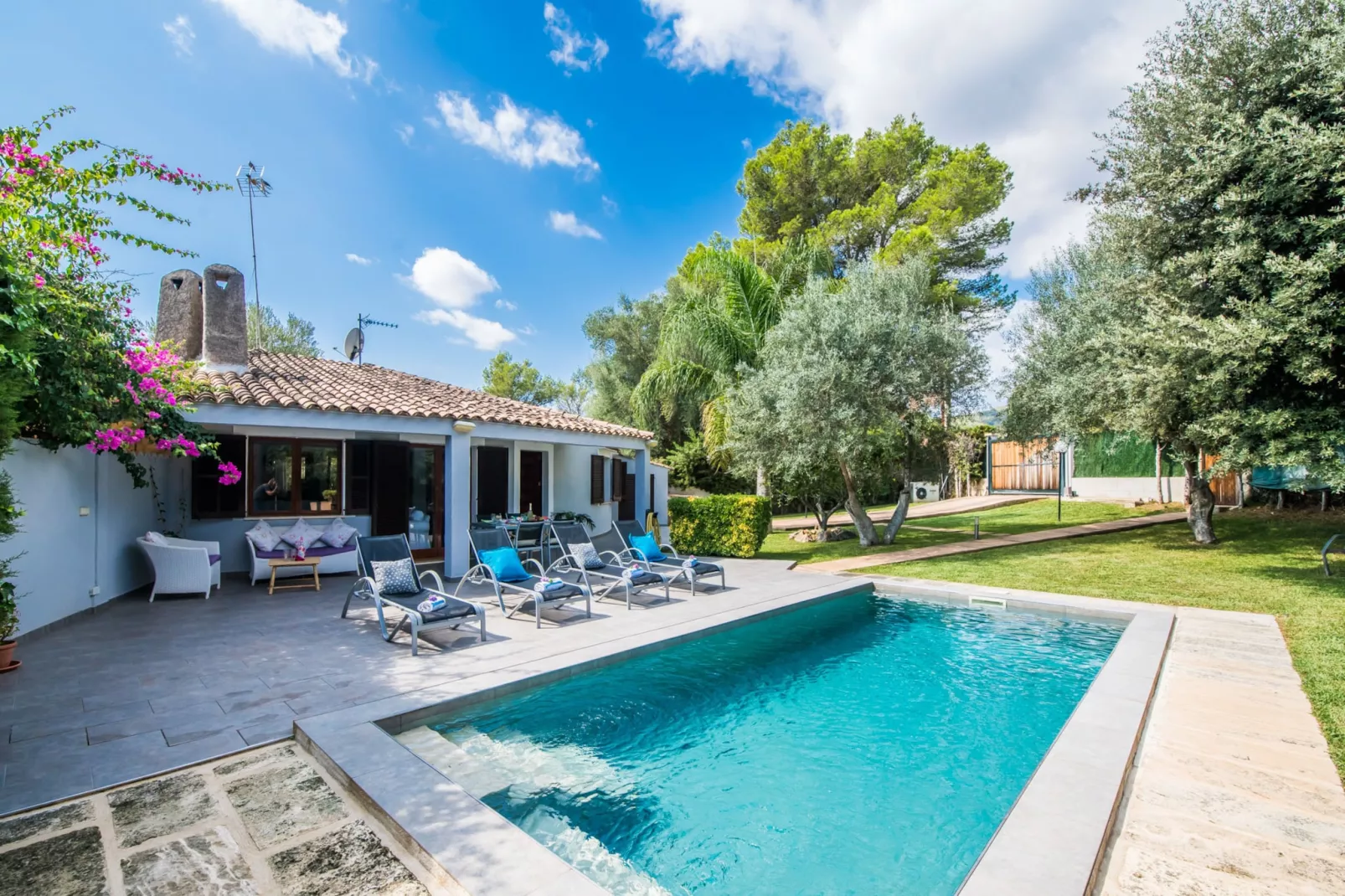 Casa Pequeña-Buitenkant zomer