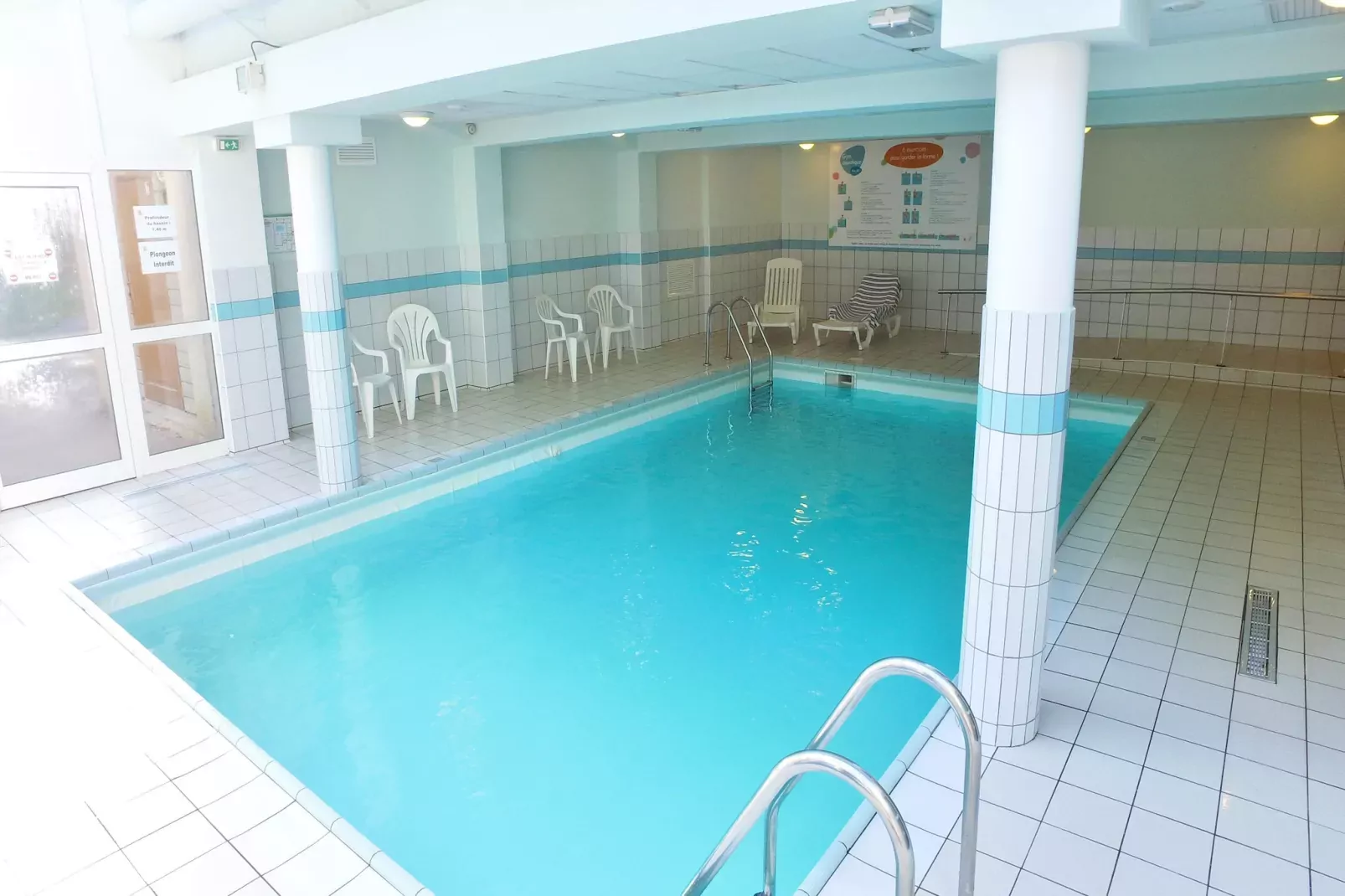 Gîte 3 Pièces 6 Personnes 1  bébé Roncière-Zwembad