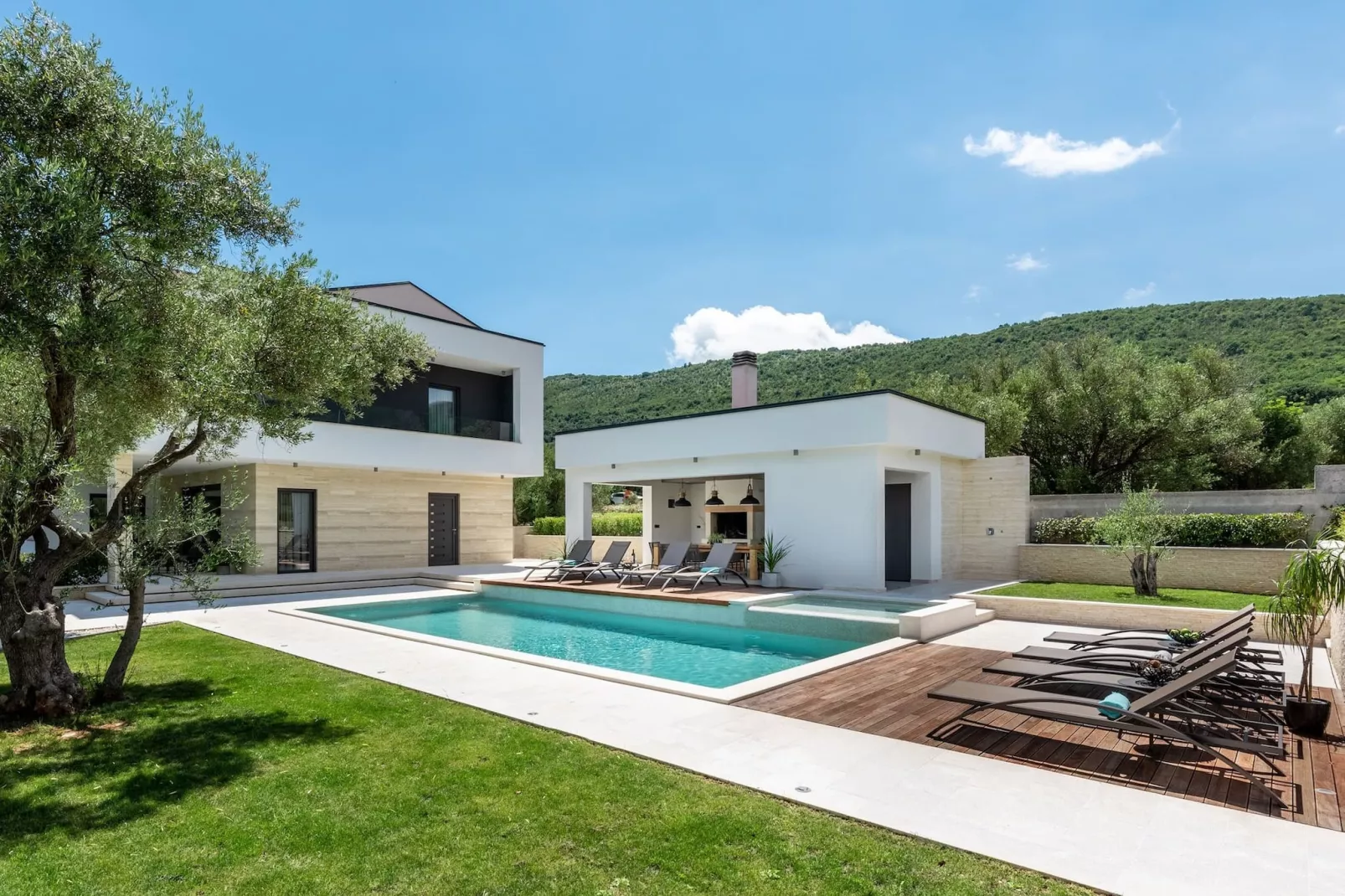 Luxurious Villa Laurea
