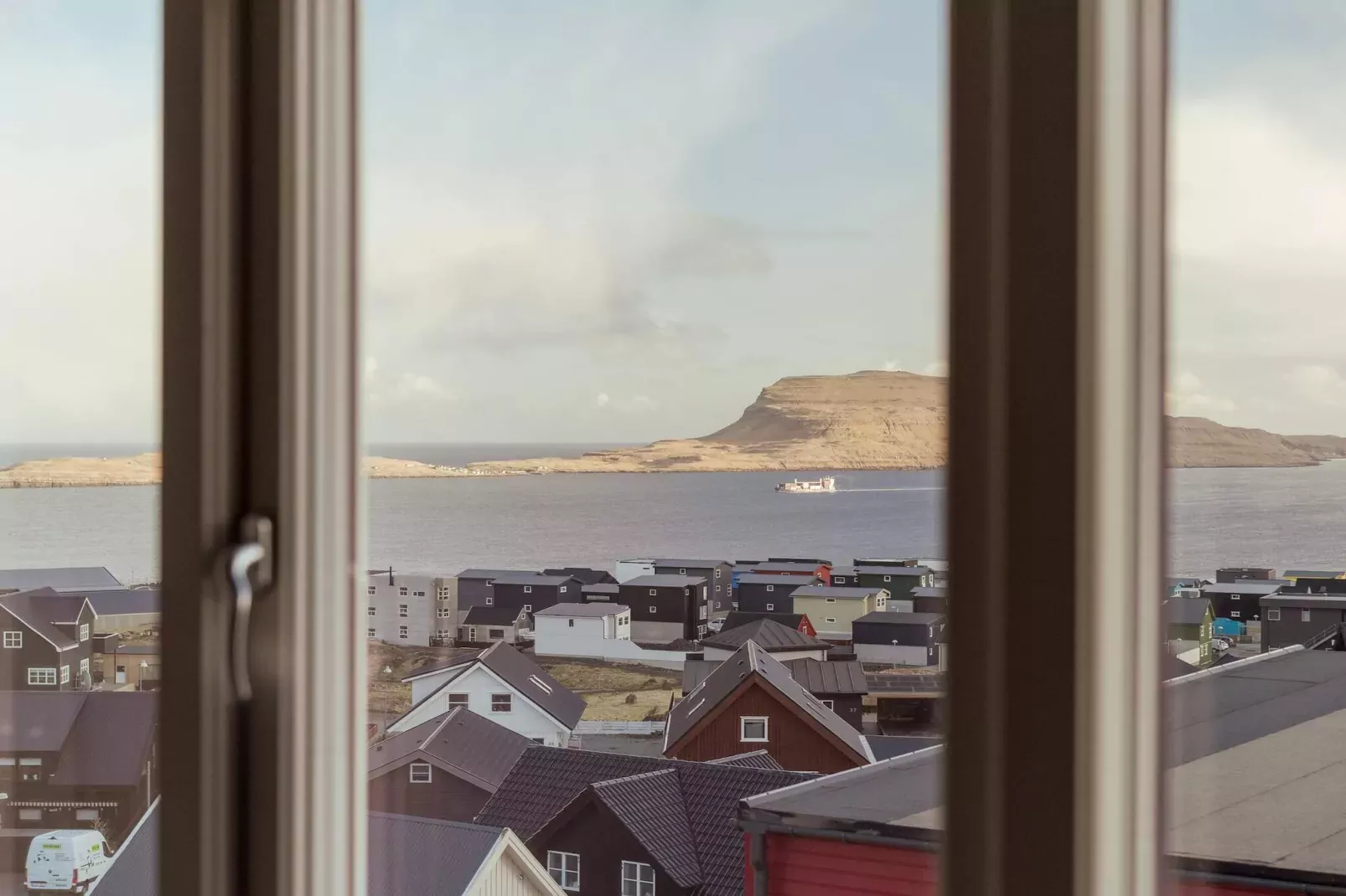 Stijlvol 4BR Apt in Torshavn -- By Traum Ferienwohnungen-Binnen