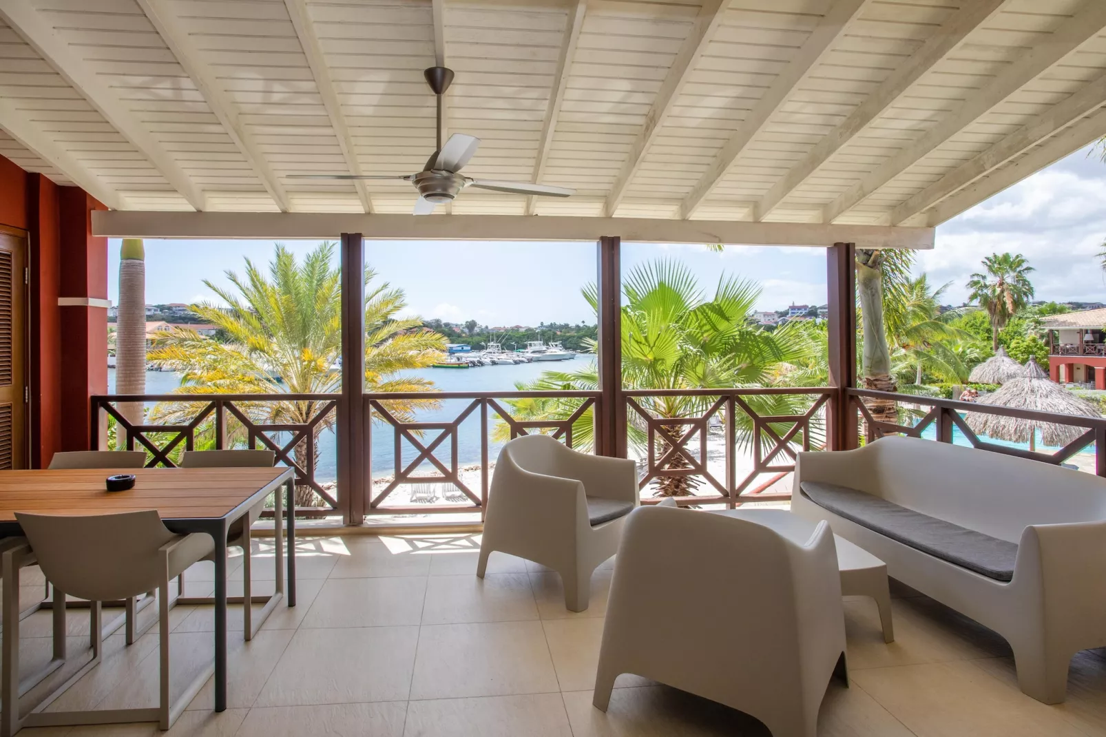 Spanish Water Apartment-Terrasbalkon