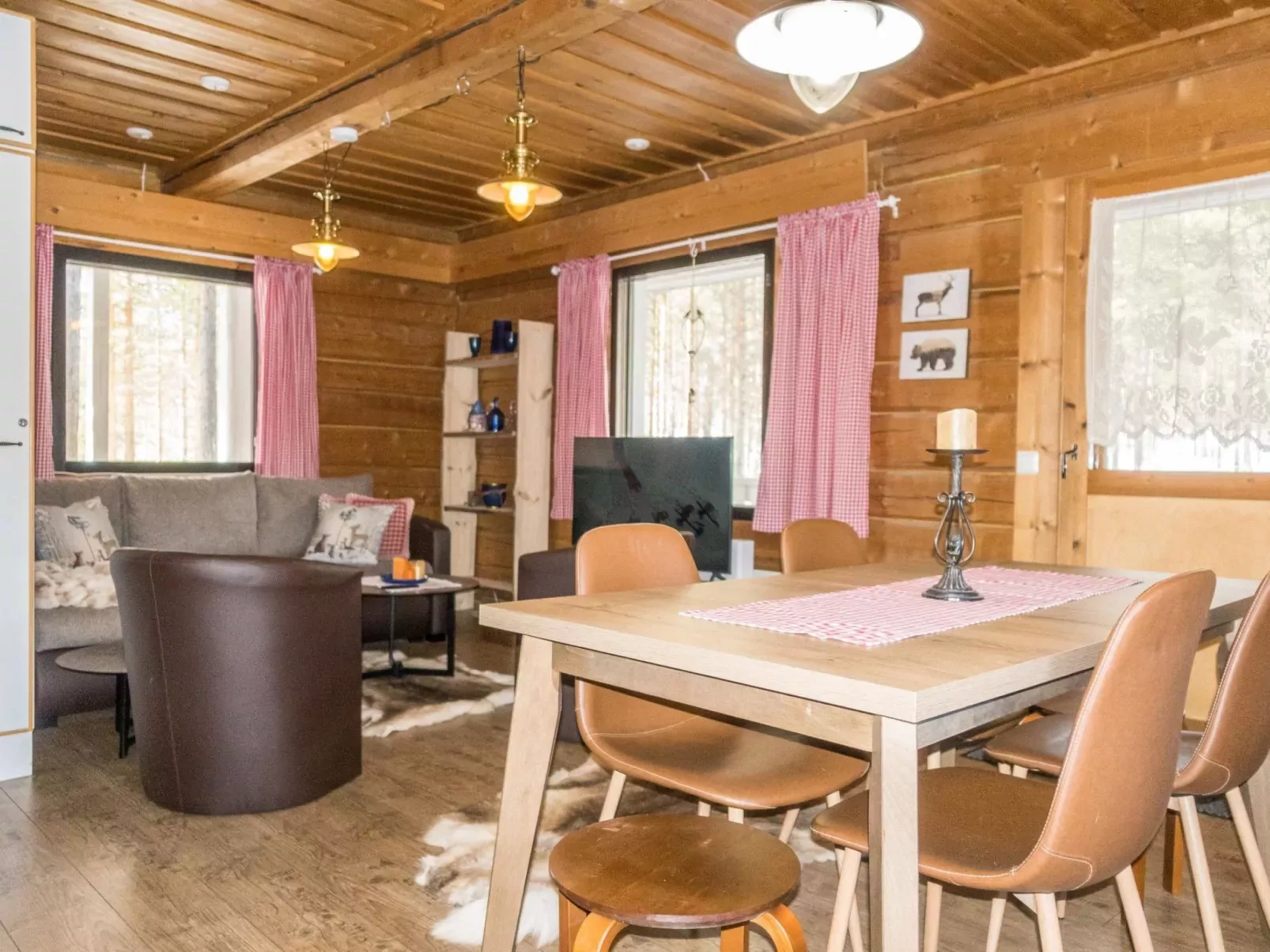 Old logger´s house-Binnen