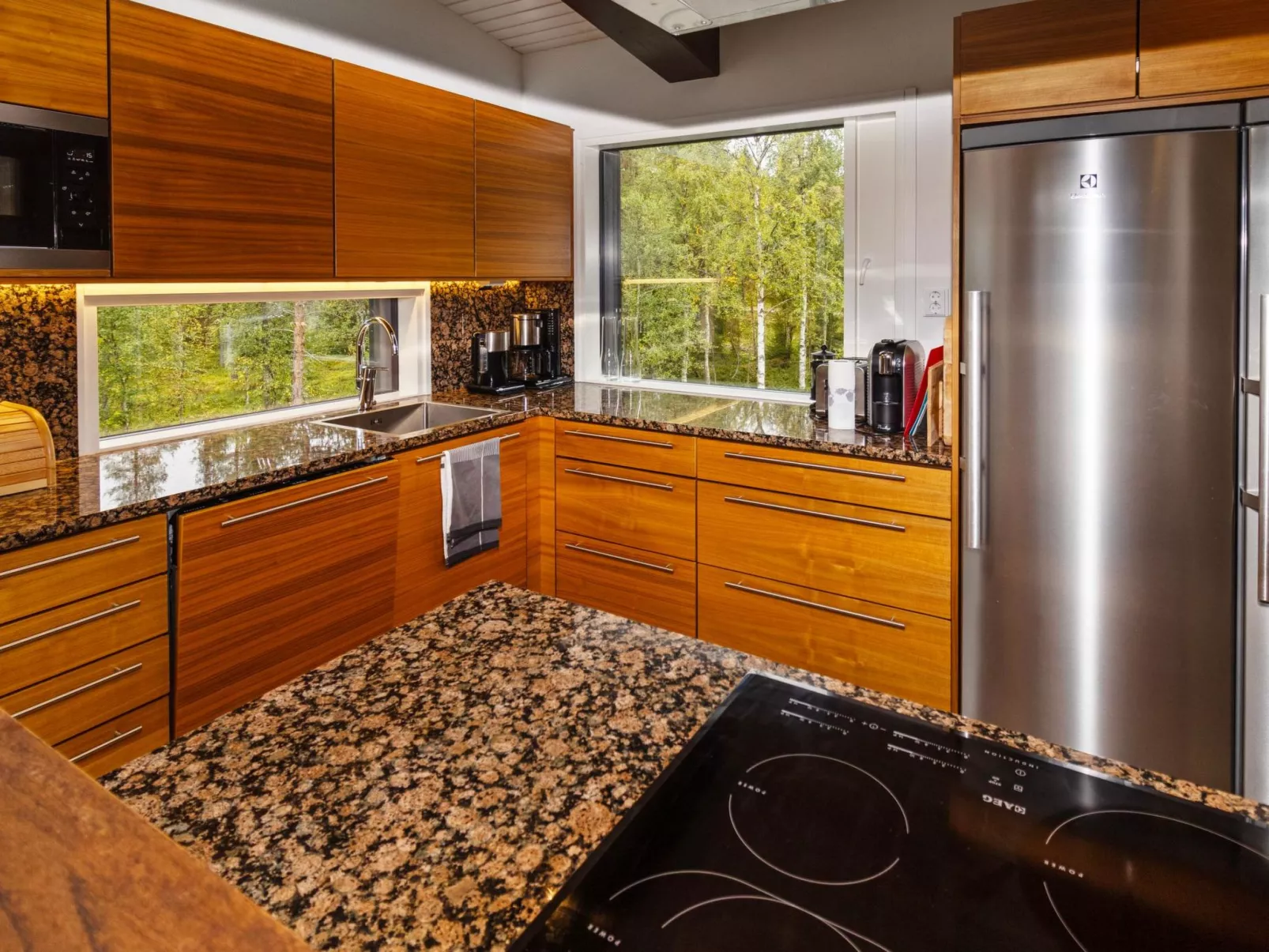 Holy lake chalet a-Binnen