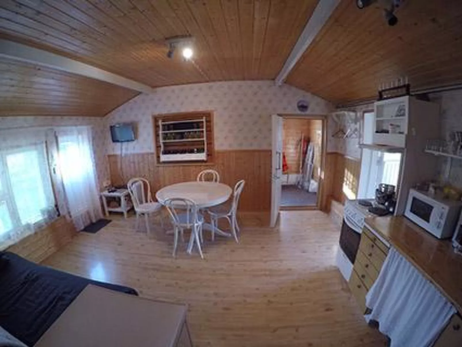Pikku-villa-Binnen