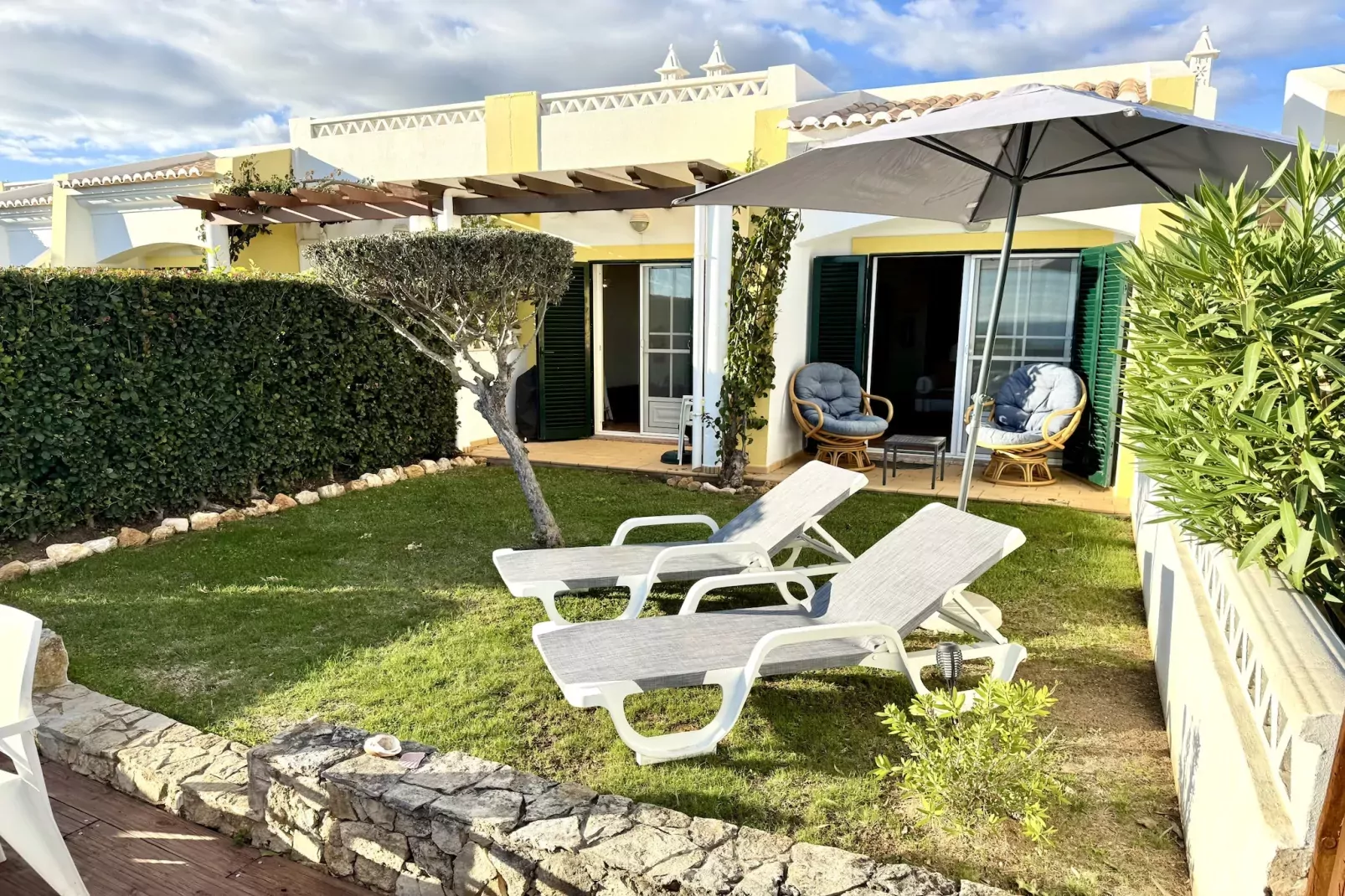 06 Terraços de Benagil (Casa Rosa Azul)-Tuinen zomer