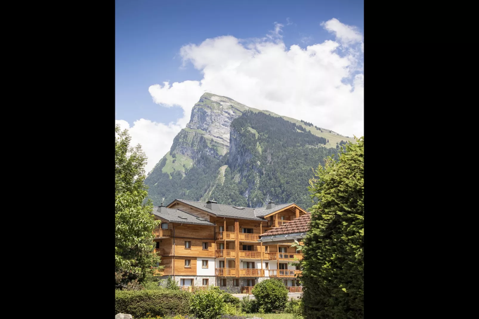 SAMOËNS-S8L-Buitenkant zomer