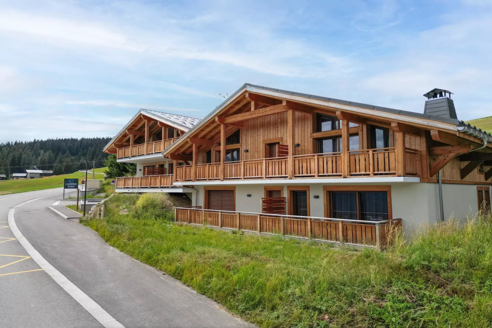 LES SAISIES L’Altaréna-A24S-Buitenkant zomer