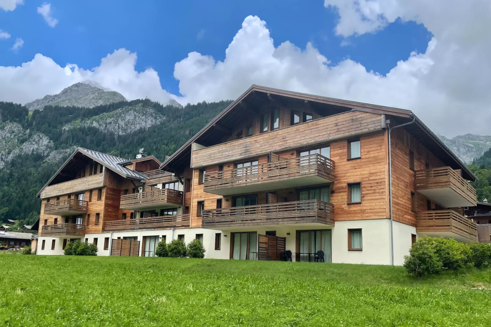 CHAPELLE DABONDANCE Le Flocon Blanc A38S-Buitenkant zomer