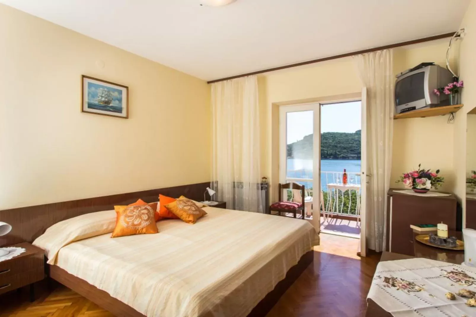 Villa Malfi - Standard Double Room with Sea View (S3)-Slaapkamer