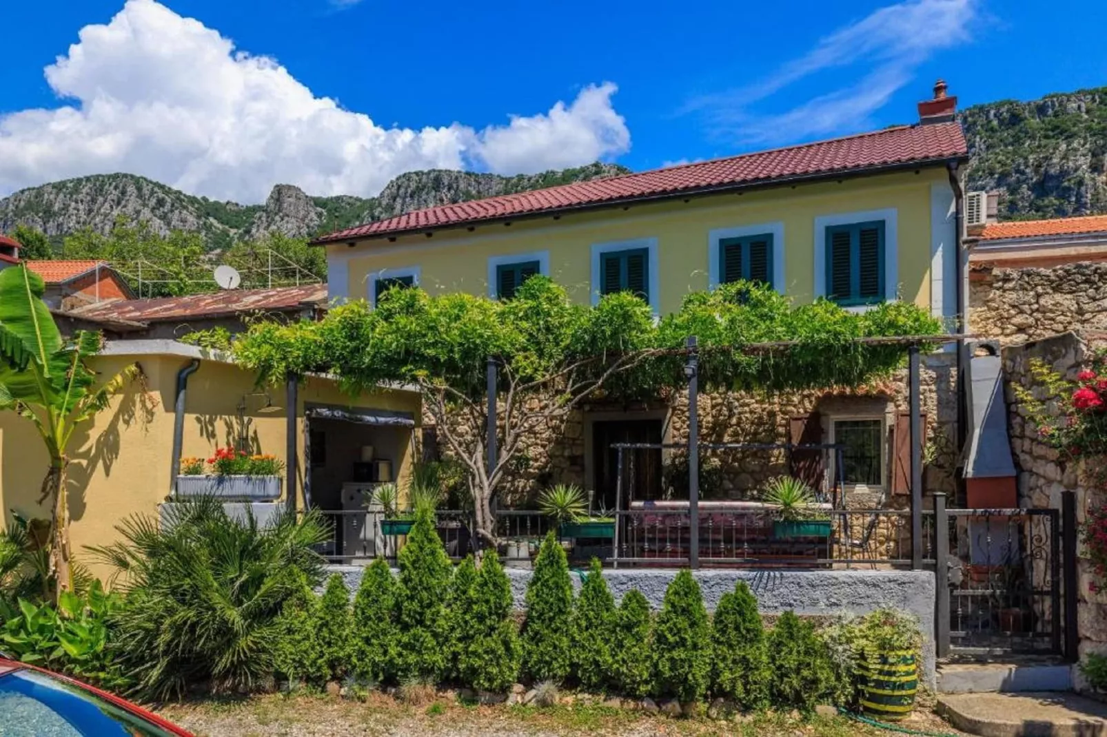 Holiday Home Bribirka-Buitenkant zomer