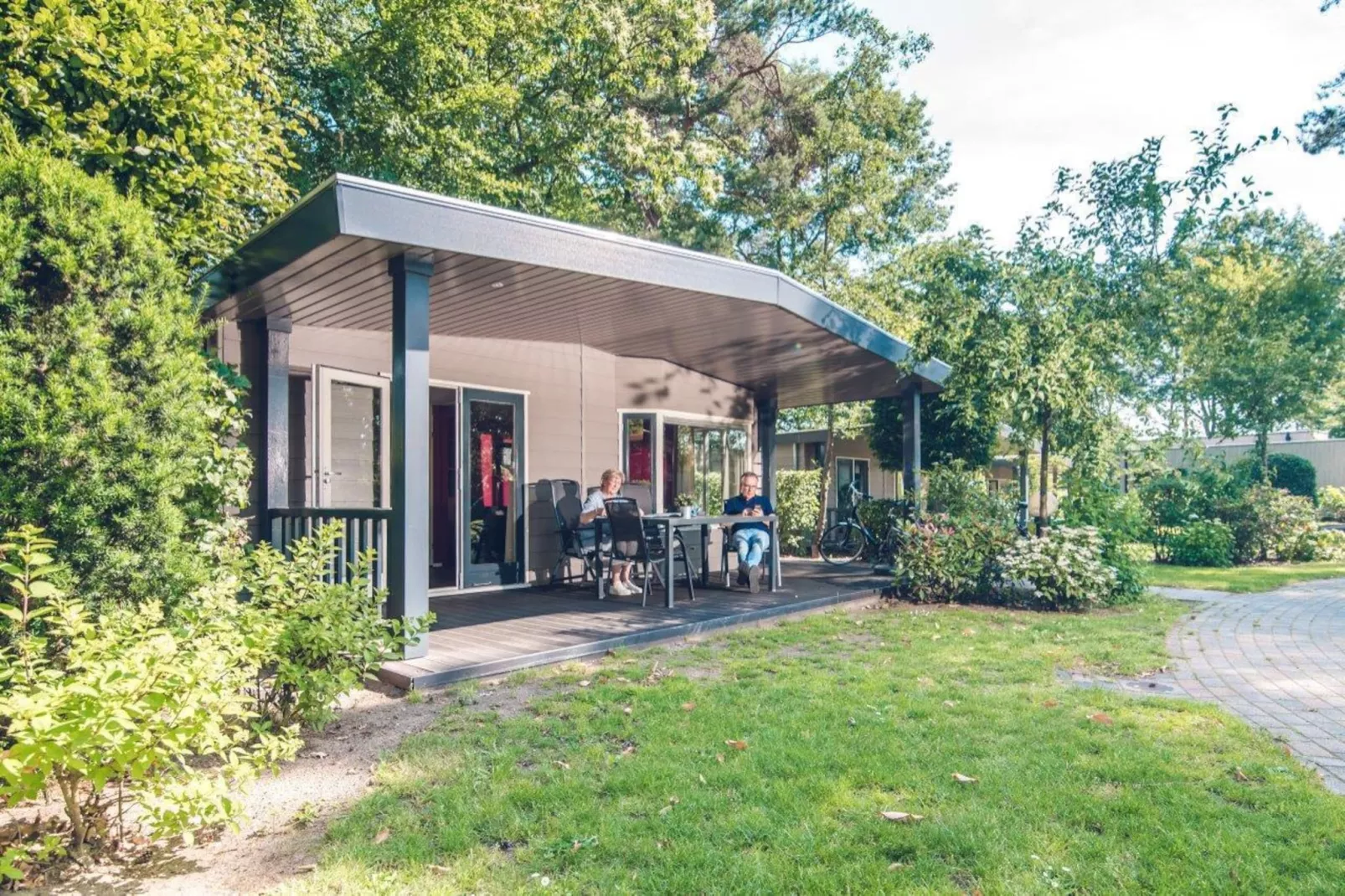 Patio Bungalow Chalet | 2 - 4 people-Buitenkant zomer