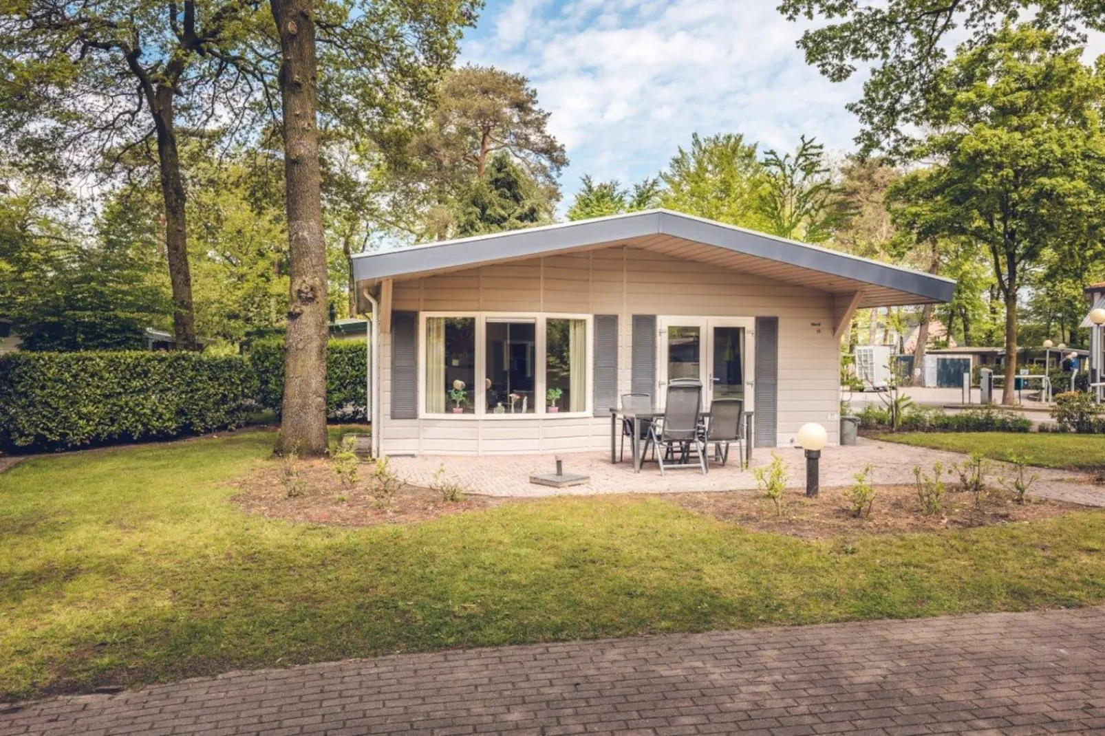 Bungalow Chalet+ | 2 - 4 people-Buitenkant zomer