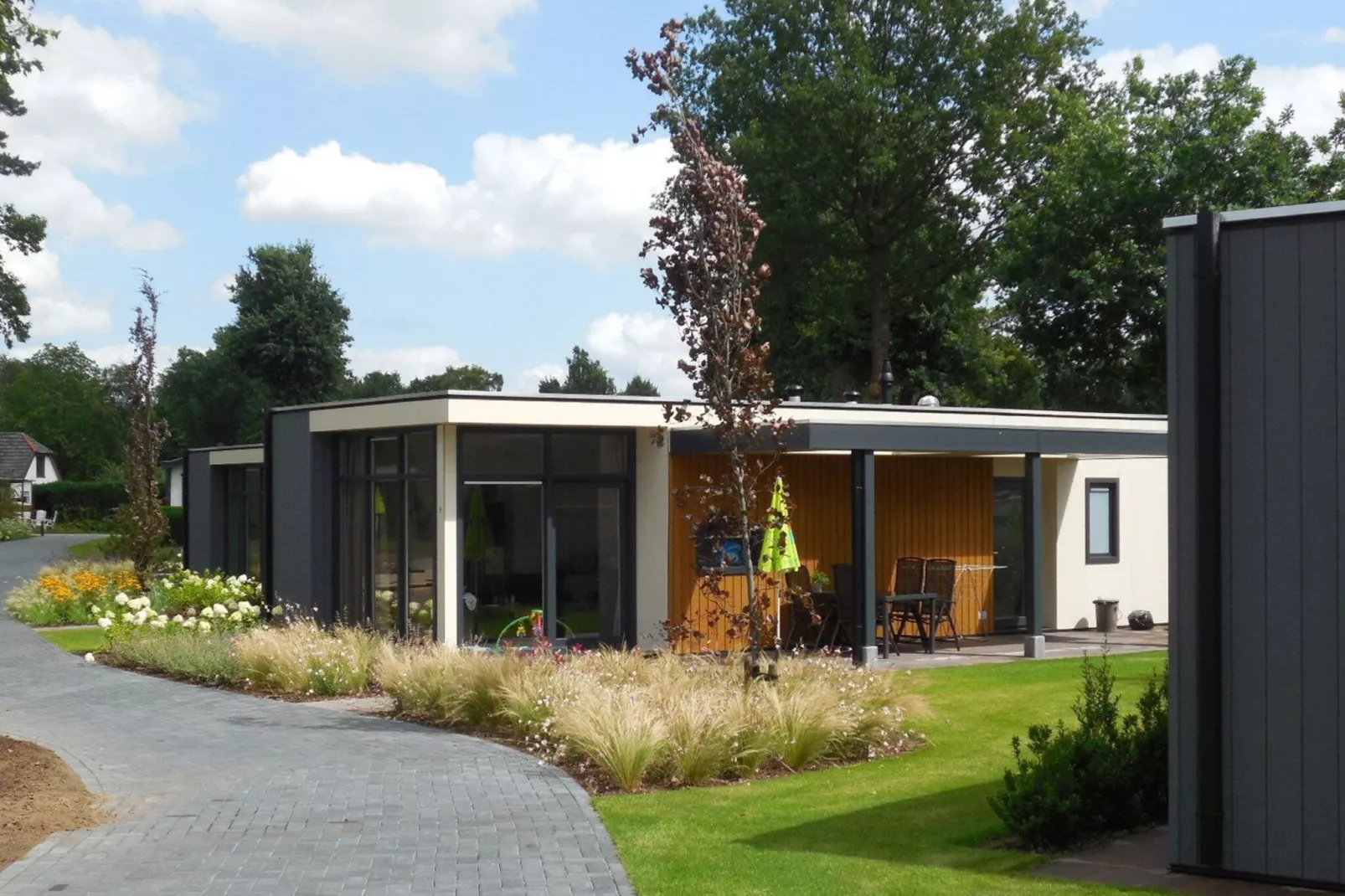 Holiday Villa | 2 - 4 people-Buitenkant zomer