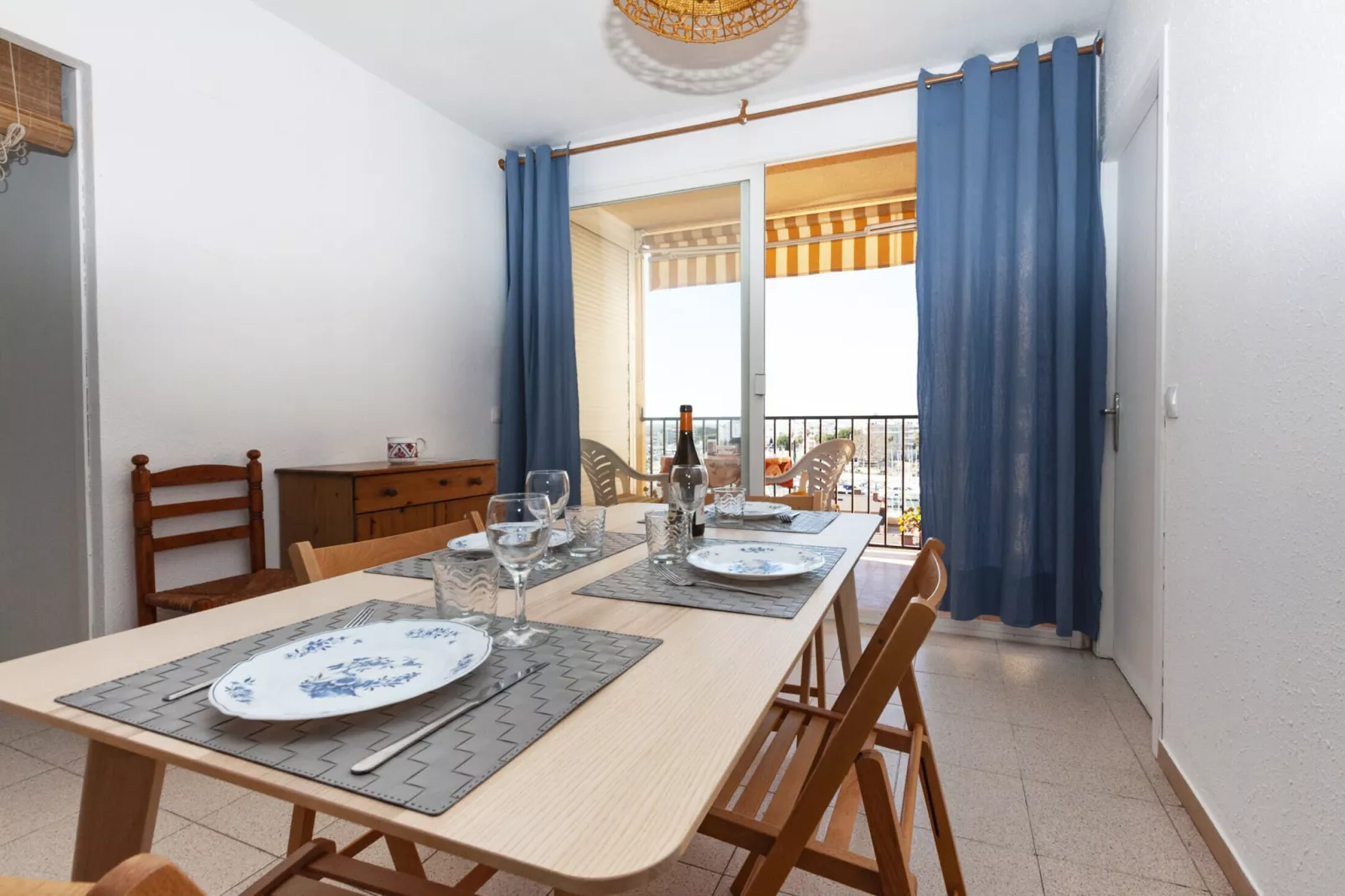 1049 MEDITERRANI vista Piscina-Eetkamer
