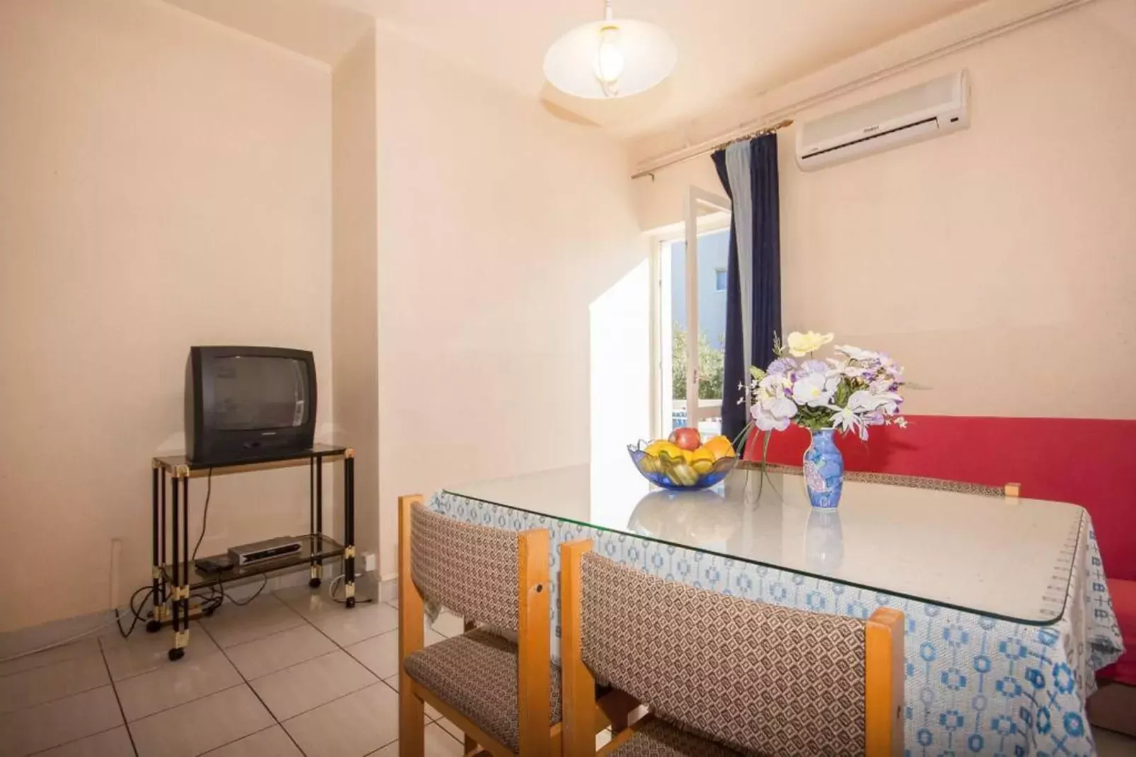 Apartments Zdenka - two bedroom apartment A1-Eetkamer