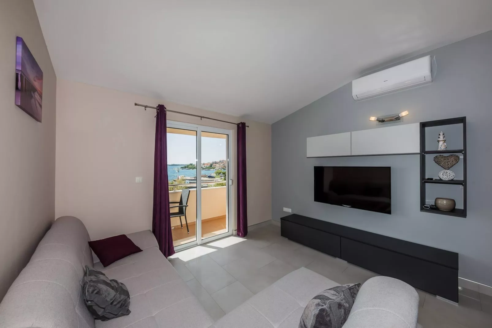 Apartments Savin - two bedroom apartment-Woonkamer