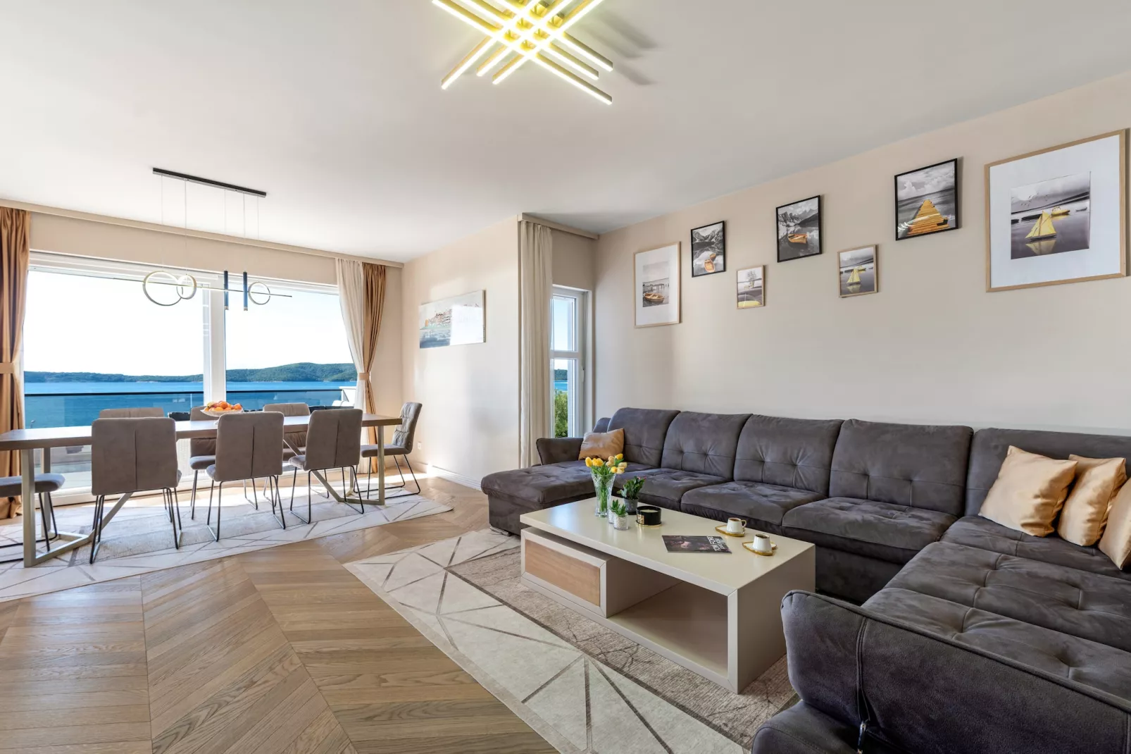 Luxury Apartment Tisa - three bedroom apartment-Woonkamer