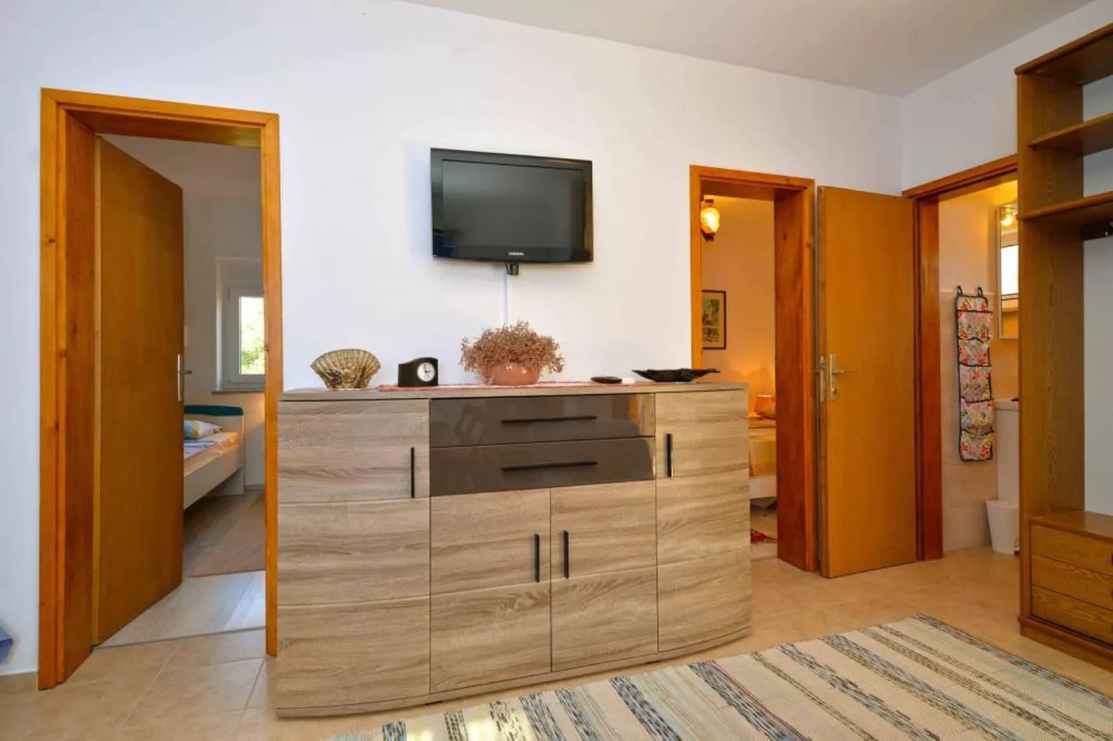 Apartment Pia - two bedroom apartment-Woonkamer