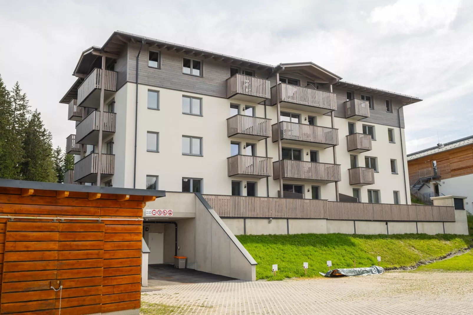 Penthouse Four-bedroom Apartment – KA4P-Buitenkant zomer