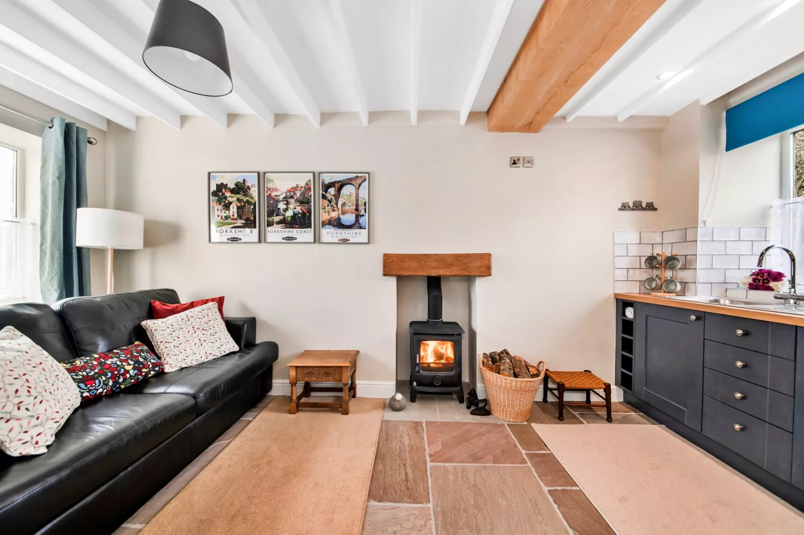Tyg Cottage near Fountains Abbey & Brimham Rocks-Woonkamer