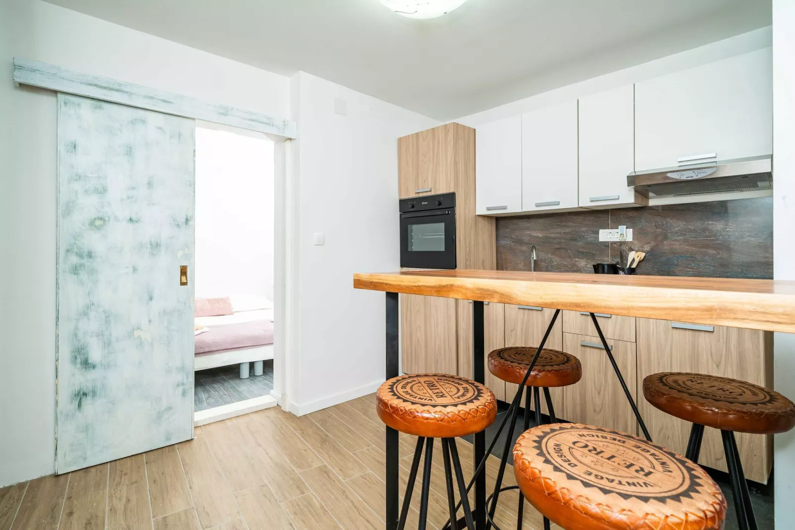 Apartments Dub - One-Bedroom Apartment  (no.4)-Eetkamer