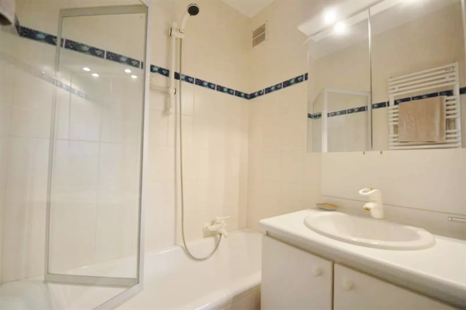 Metropole II 17-Badkamer