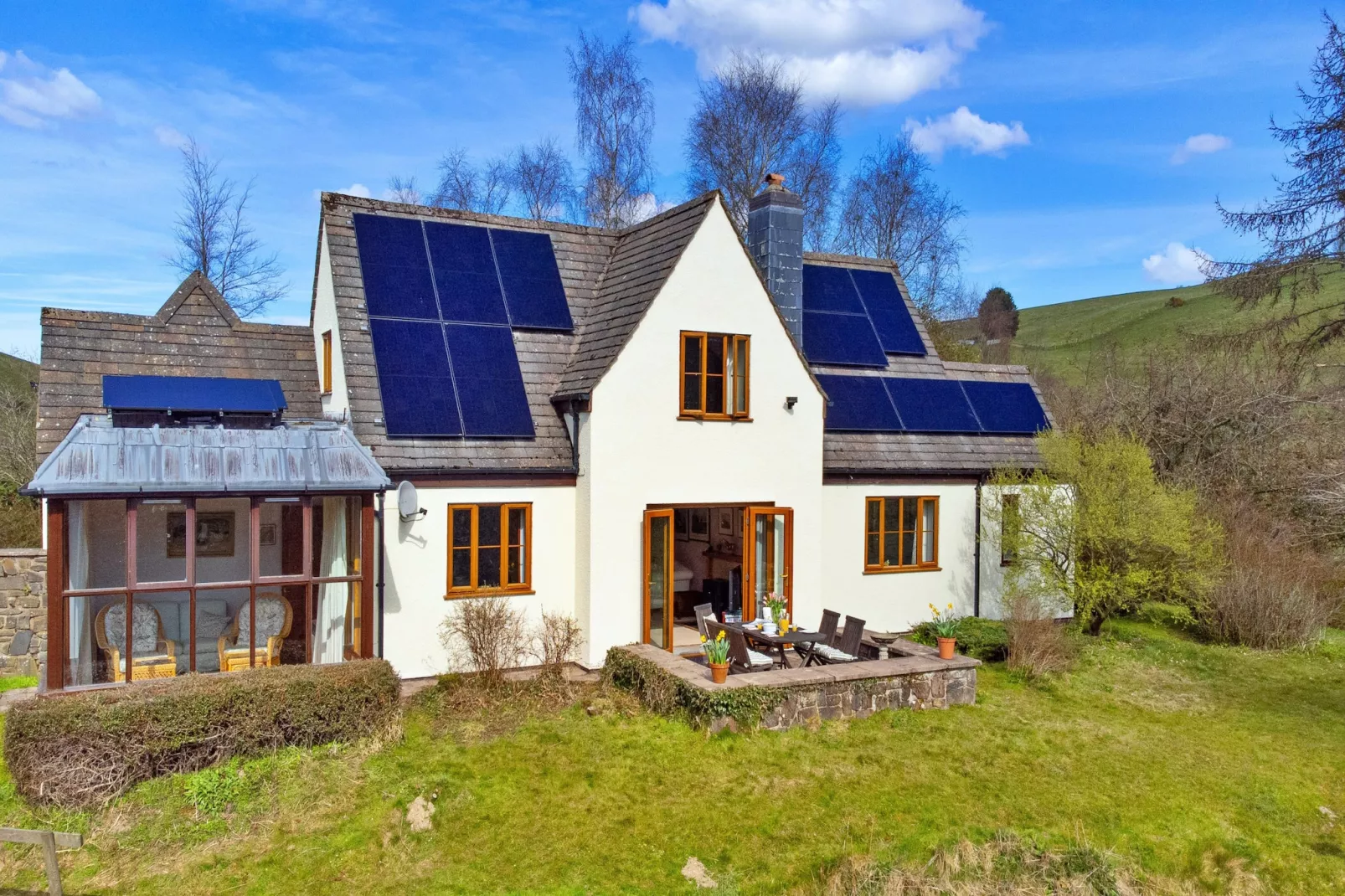 Cwmfron House-Buitenkant zomer