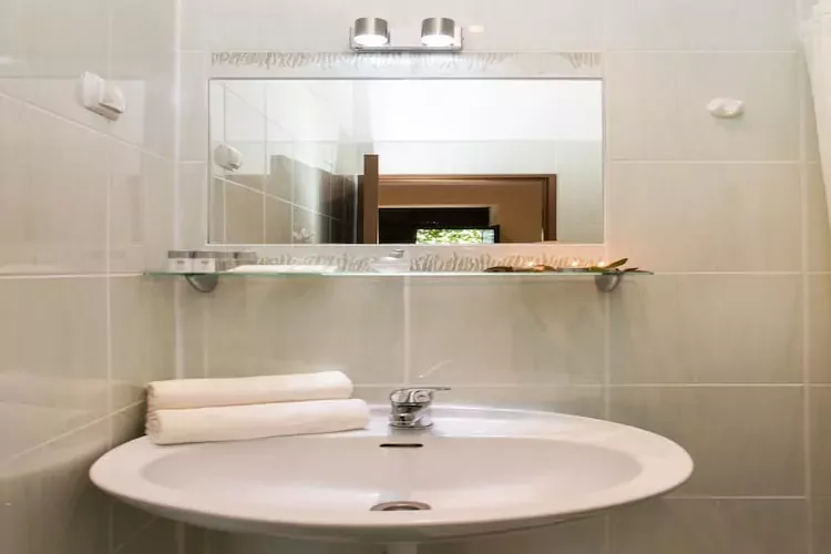 Villa Iveta- Twin Room with Sea View - Martina-Badkamer