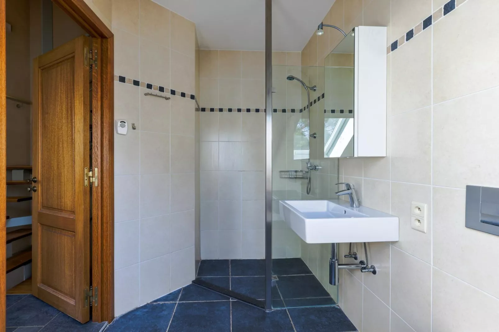 Studio voor twee Domaine Château Dieupart-Badkamer
