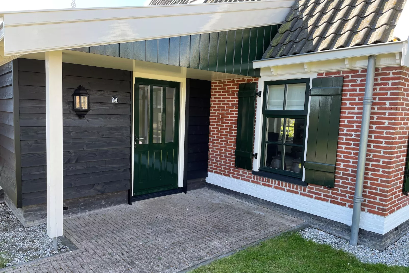 Recreatiepark Wiringherlant - Villa 14-Buitenkant zomer