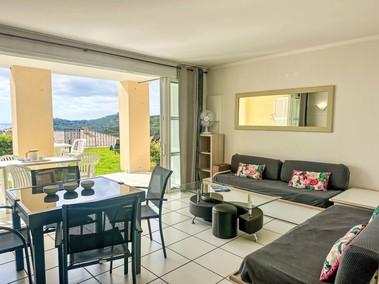 Les Bastides (I3 049)-Binnen
