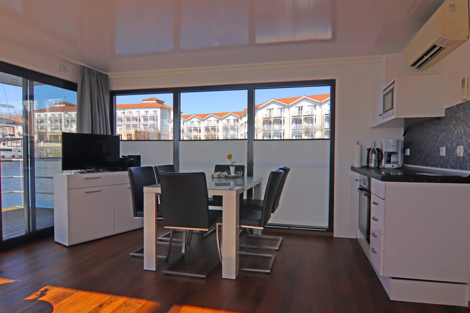 Hausboot Familiy & Friends LP 1 / 1-2 Personen-Eetkamer