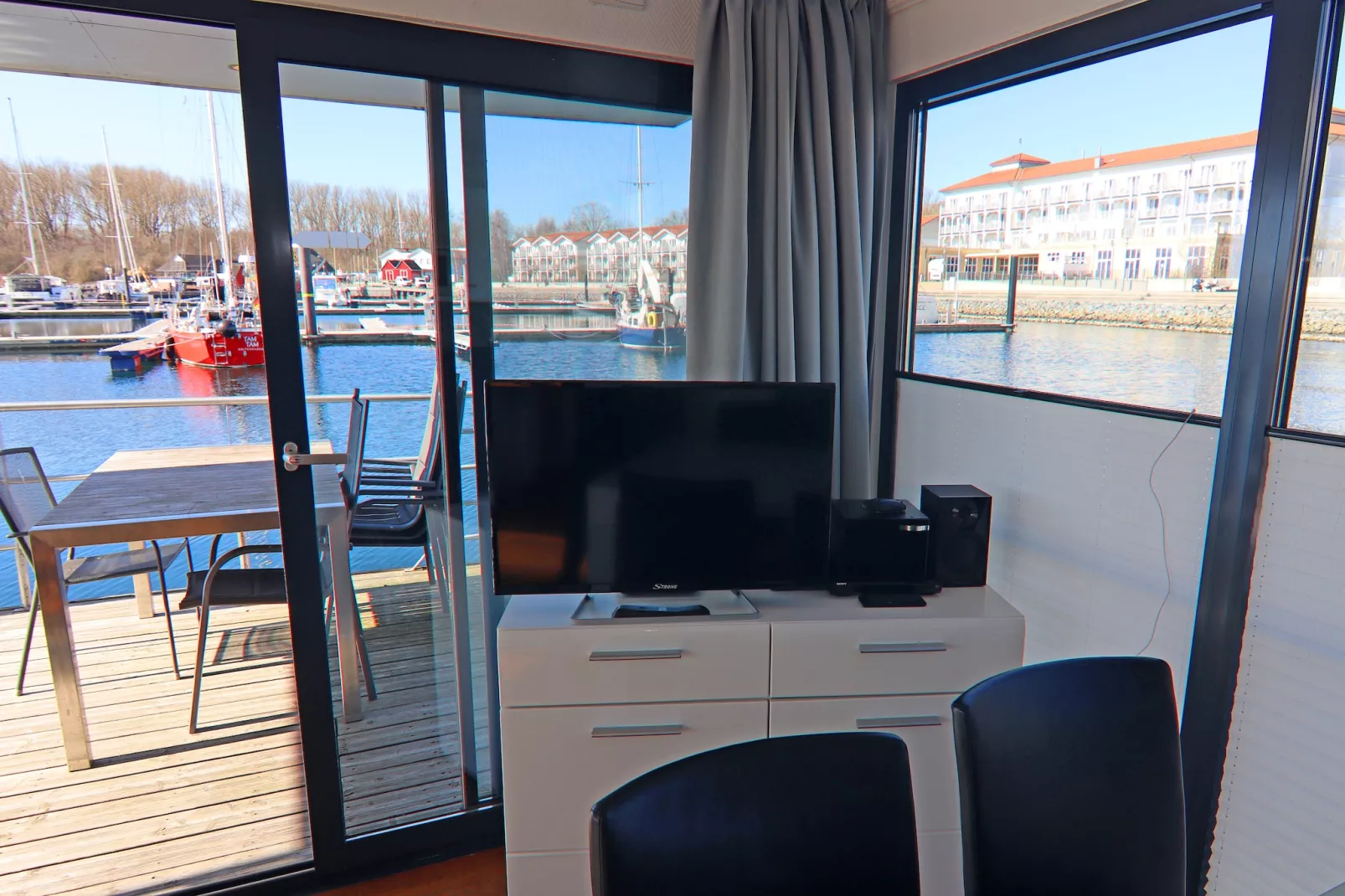 Hausboot Familiy & Friends LP 1 / 4 Personen-Woonkamer