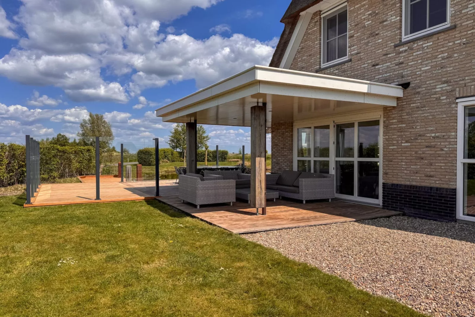Friese Meren Villa's 21-Tuinen zomer