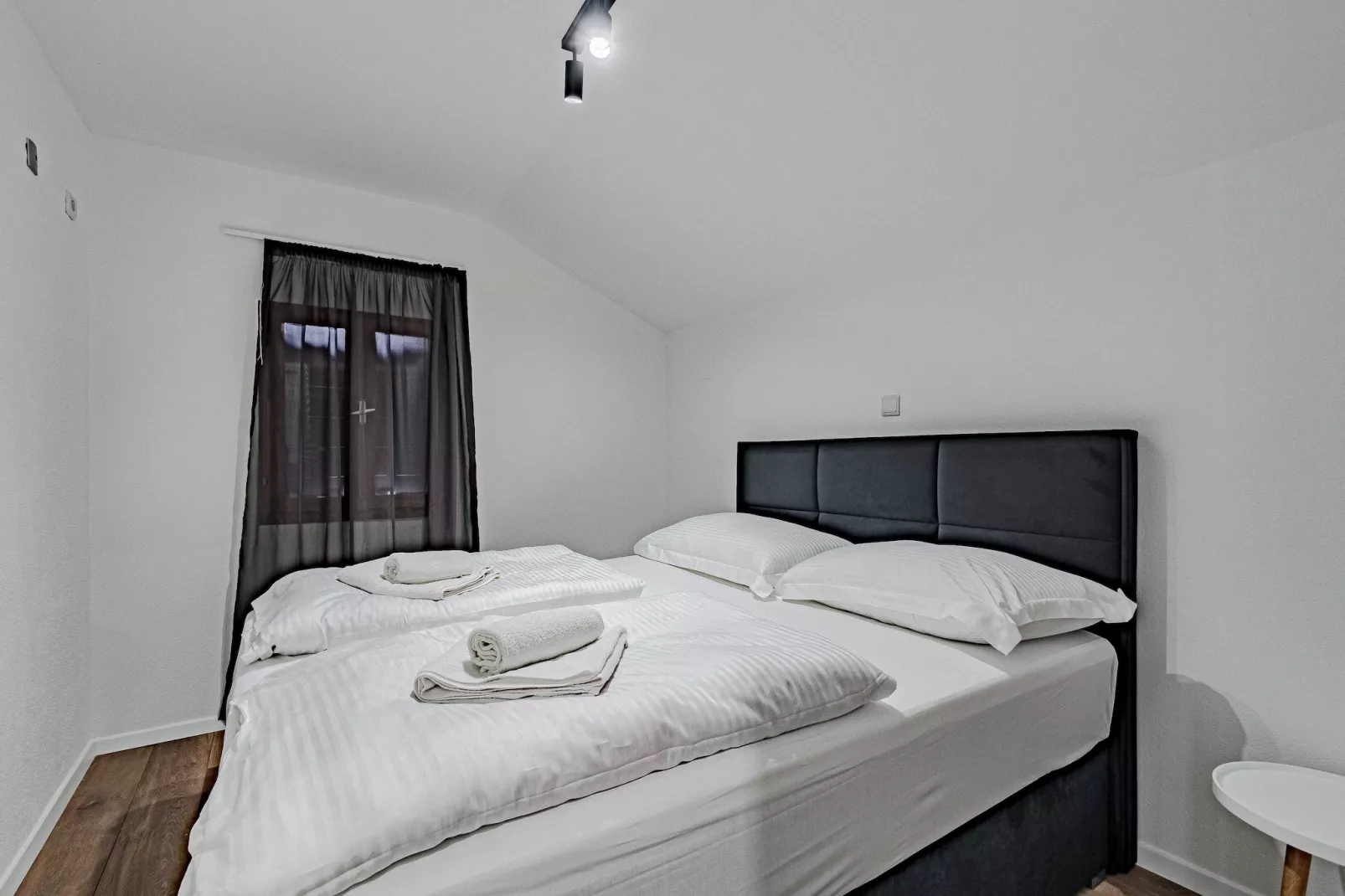 Villa Sea Edge - Three Bedroom Villa with Sea View-Slaapkamer