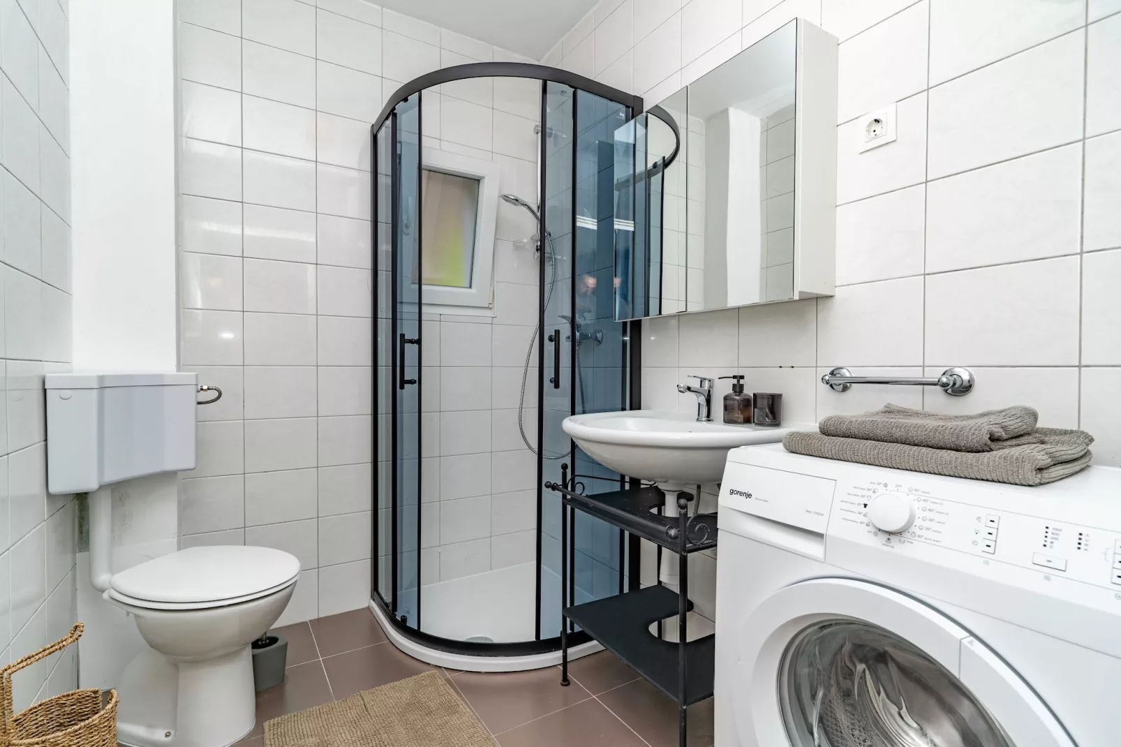 Apartment Konak - Two Bedroom Apartment with Terrace and Sea View-Badkamer