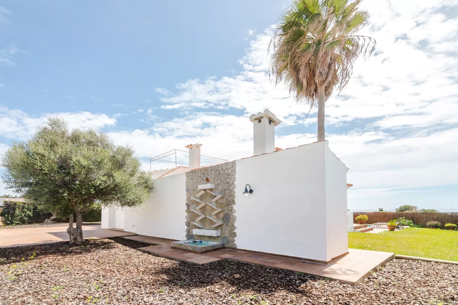 Villa Maricel-Buitenkant zomer