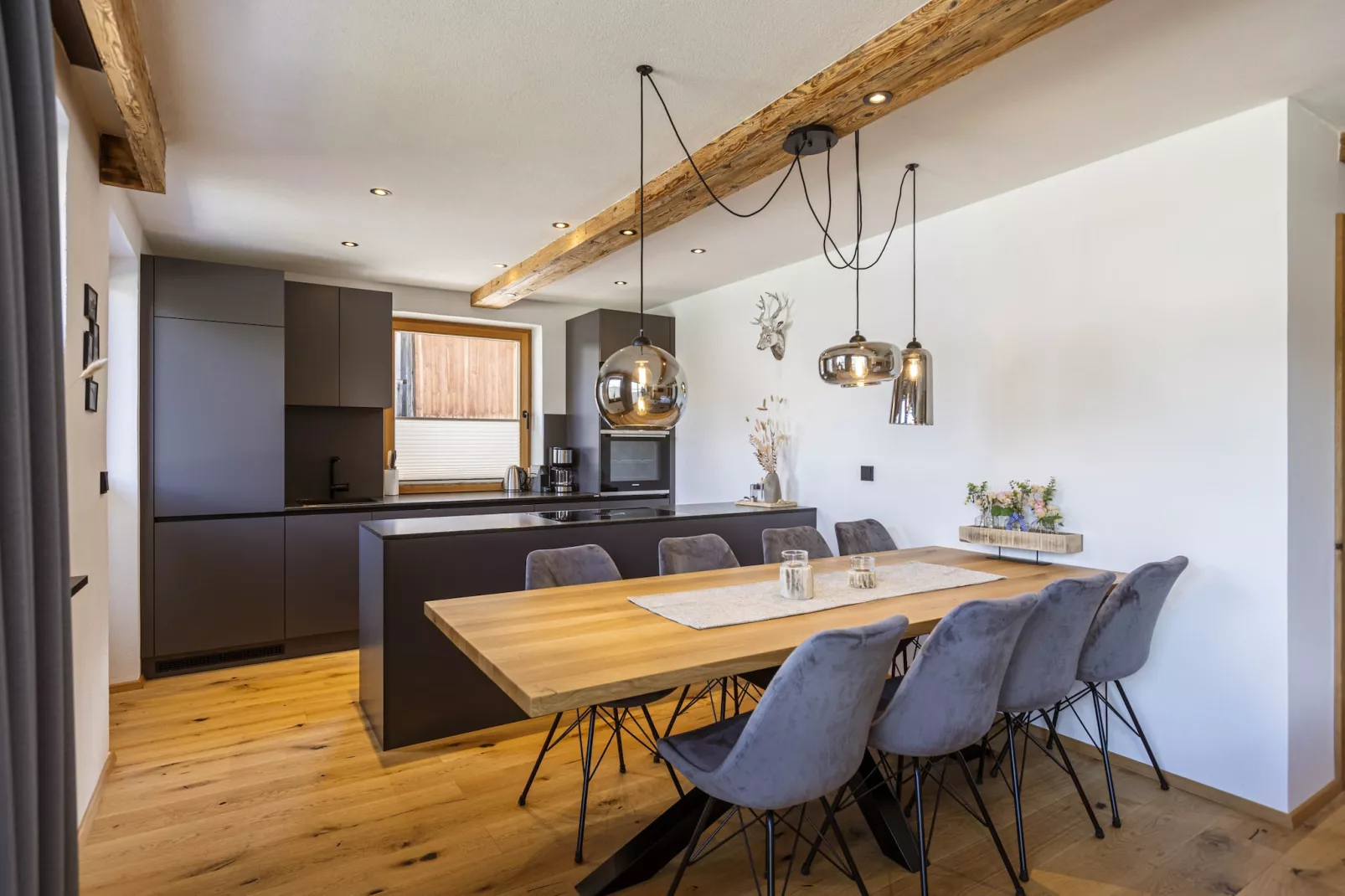 Zugspitz Suites Lermoos 6-Eetkamer