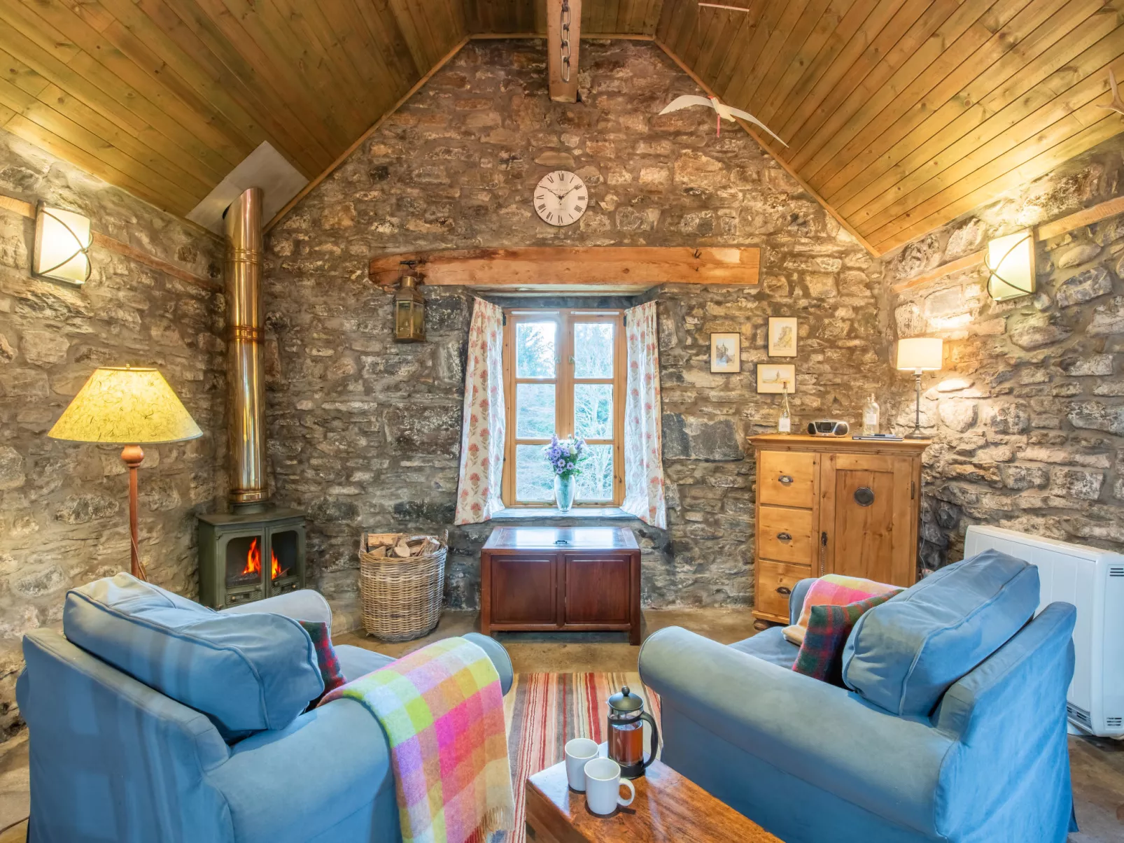The Romantic Bothy-Binnen