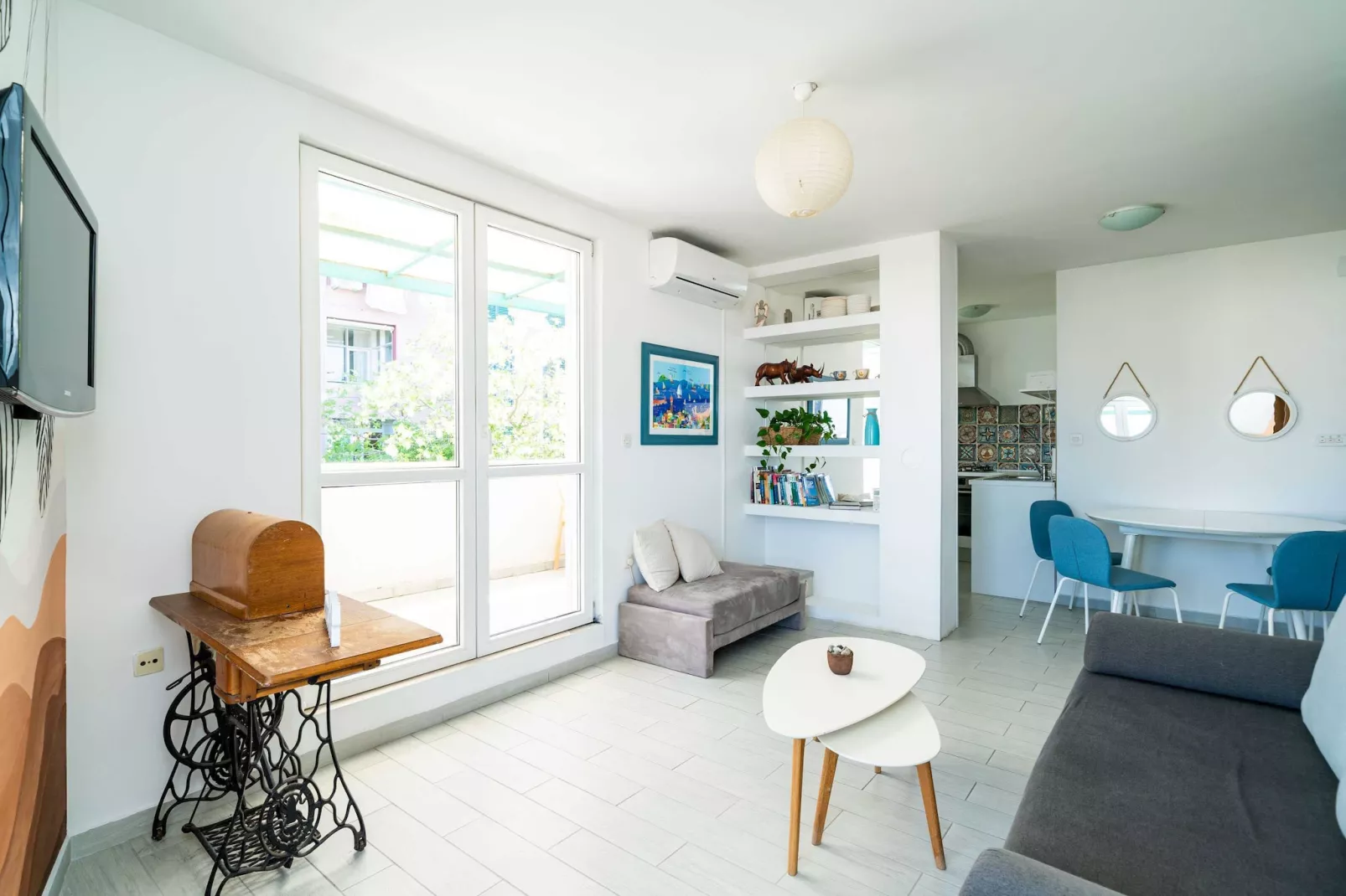 Apartment Radovan - One-Bedroom Apartment with Balcony and Sea View-Woonkamer