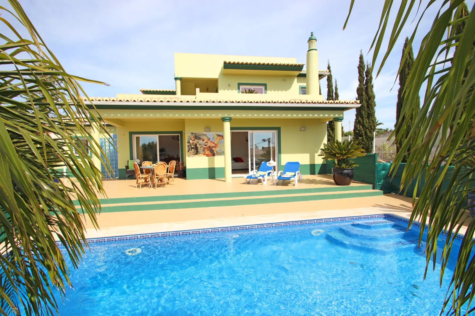 Villa Saint Thomas-Buitenkant zomer