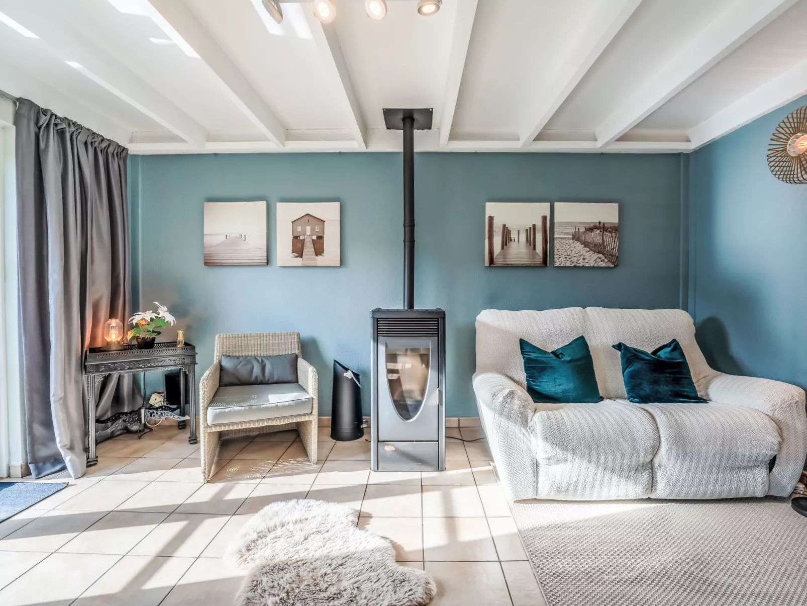 Beluga with parking and shared pool-Binnen