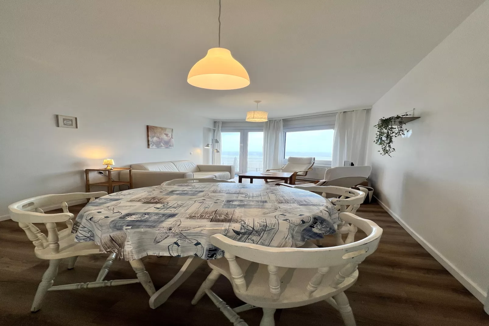 CASTELLA 0103/1A-Eetkamer