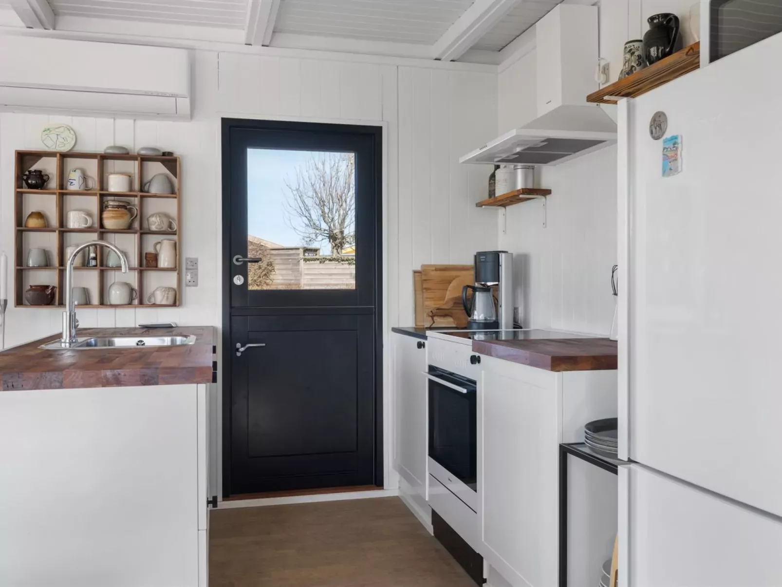"Alvild" - 300m from the sea-Binnen