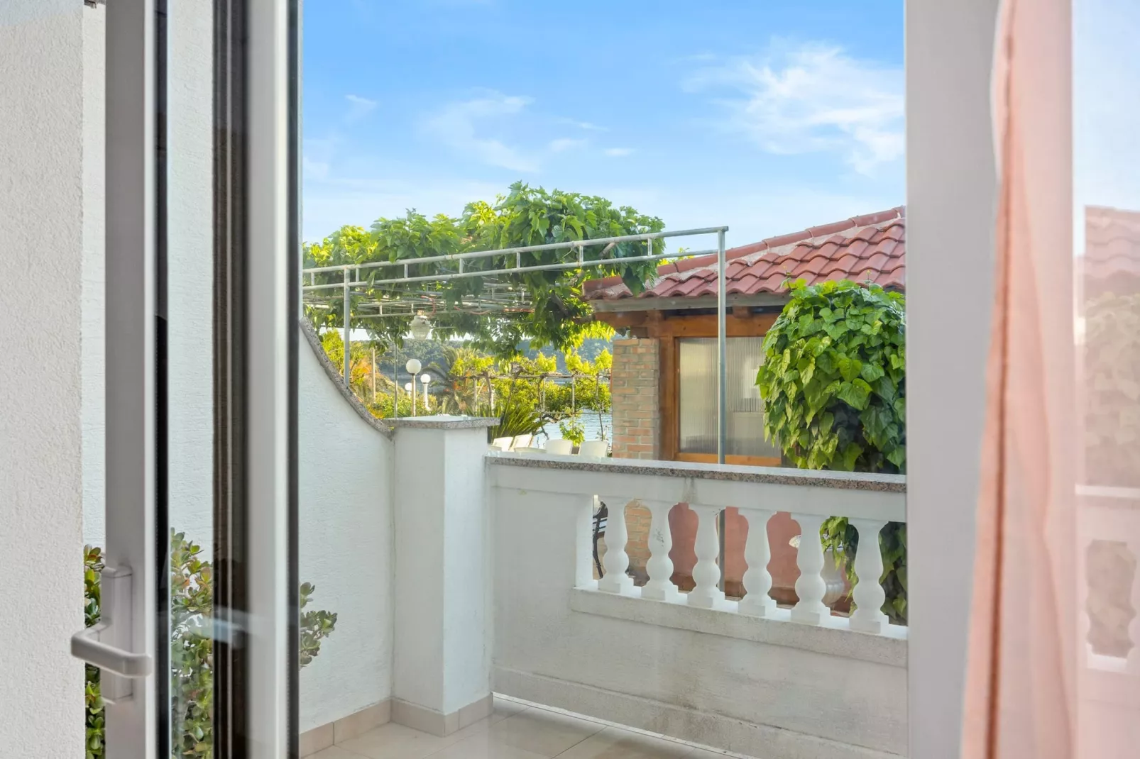 Apartments Jurica - Studio with Sea View-Terrasbalkon