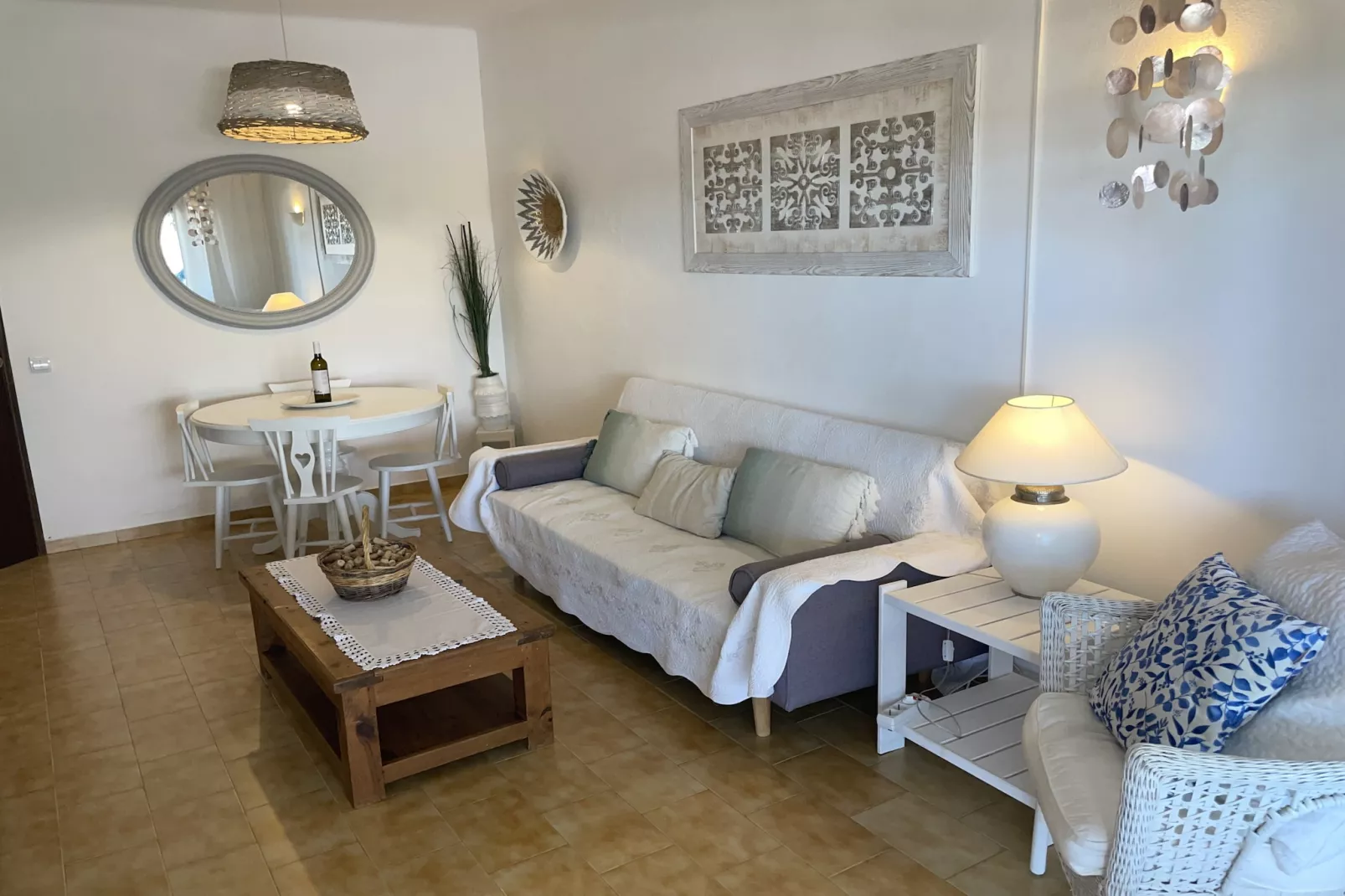 Casa Bacalhau (apartment near Benagil Beach)-Woonkamer