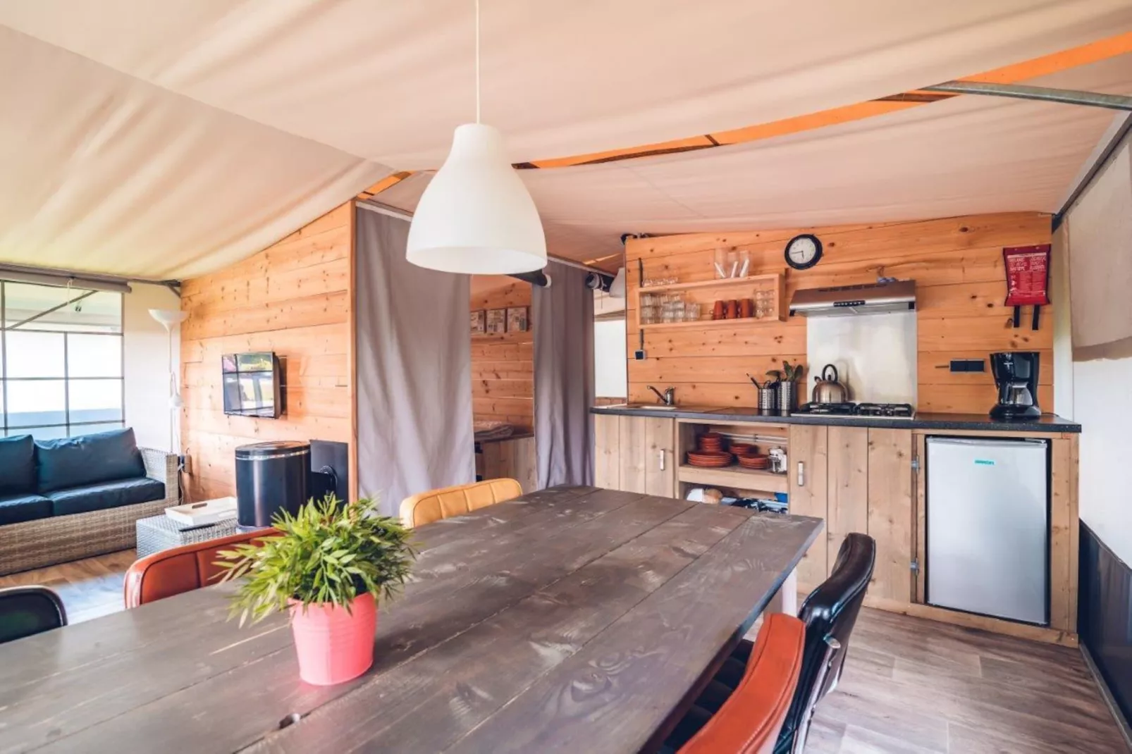 Tent Villa | 2 - 6 people-Eetkamer
