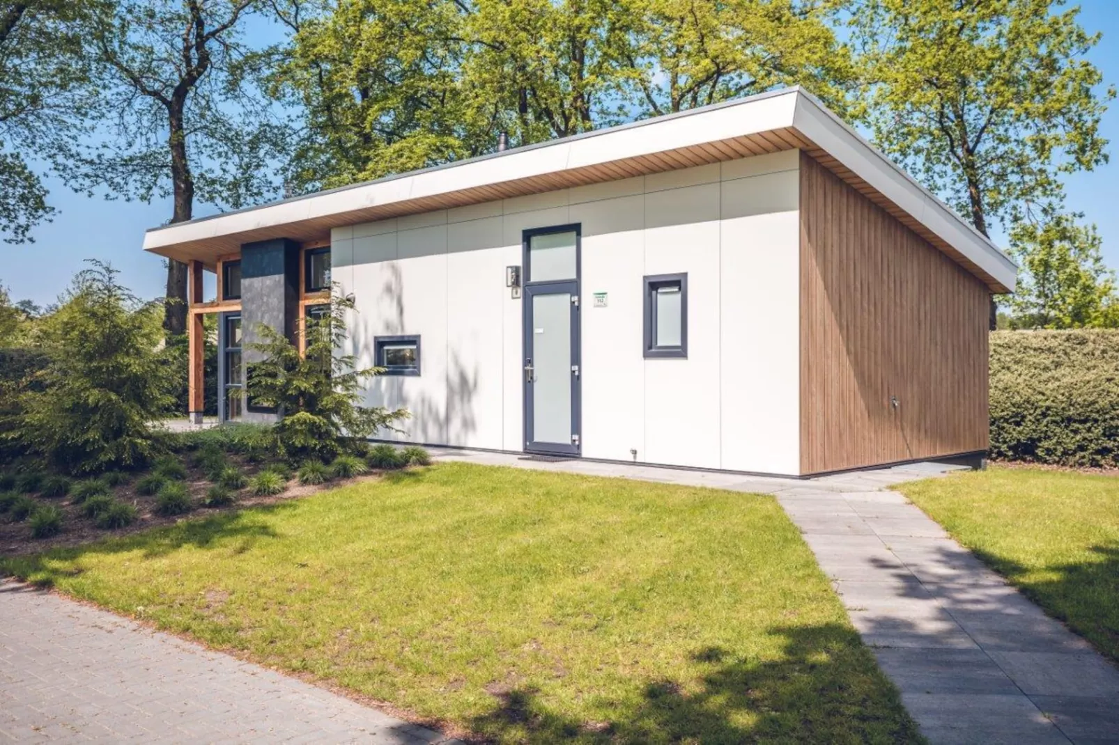 Voordevilla | 2 - 4 persons-Buitenkant zomer